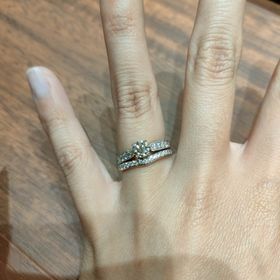 【4℃ BRIDAL(ヨンドシーブライダル)の口コミ】 指輪のデザインと素材が豊富でバリエーション豊かでいろいろなデザインを…