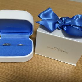 【銀座ダイヤモンドシライシの口コミ】 指が太いので、まっすぐのデザインより斜めに流れるデザインの物を探して…