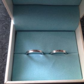 【ジュエリーツツミ(JEWELRY TSUTSUMI)の口コミ】 内側にブルーダイヤが入っており、デザインもよく、リーズナブルでしたし…