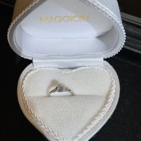 【MAGGIORE(マジョーレ)】の口コミ ピンクダイヤモンドに惹かれ、購入しました。
ダイヤの質も良く、デザイン...