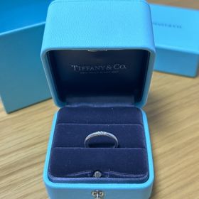 【ティファニー(Tiffany & Co.)の口コミ】 3つのダイヤが女性らしく可愛く、デザインに一目惚れしてこの指輪に決めま…