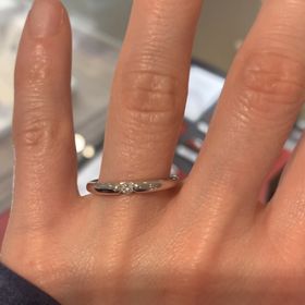 【モニッケンダム(MONNICKENDAM)の口コミ】 一粒ダイヤがついているもので、予算内で買えそうなブランドを時間をかけ…