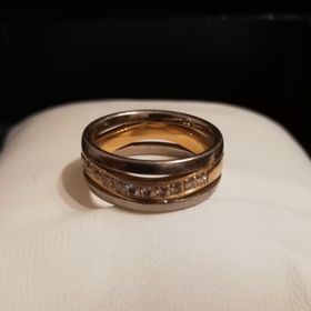 【【閉業】フラー・ジャコー(FURRER-JACOT)の口コミ】 鋳造であること。
シルバーに挟まれた波がピンクゴールドカラーで、肌に馴…