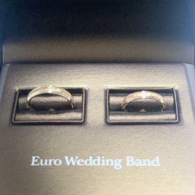 【EURO WEDDING BANDの口コミ】 【デザイン】存在感のあるコンビネーションリングです。中央部分は素材が…