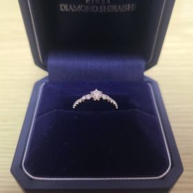 【銀座ダイヤモンドシライシの口コミ】 エタニティリングの様に華やかで、普段使いできる様なデザインを探してい…