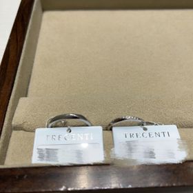 【TRECENTI(トレセンテ)の口コミ】 別ブランドで購入した婚約指輪と重ね付けできる結婚指輪を探していました…