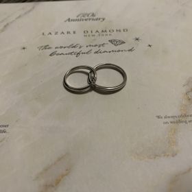【ラザール ダイヤモンド(LAZARE DIAMOND)の口コミ】 何店舗か見て回ってる中で1番気に入ったデザインだったから。あとは丁寧な…