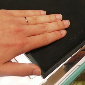 【ティファニー(Tiffany & Co.)の口コミ】 シンプルですが自分好みの指輪でした。付け心地もよく、圧迫感も少ないの…