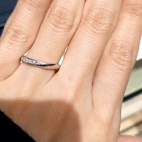 【ROYAL ASSCHER(ロイヤル・アッシャー)の口コミ】 白色の輝きを得意としているブランドですが、まさにその通りで光が当たる…