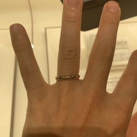 【ラザール ダイヤモンド(LAZARE DIAMOND)の口コミ】 女性の指輪は、ダイヤにこだわっている会社だけあって結婚指輪の小さなダ…