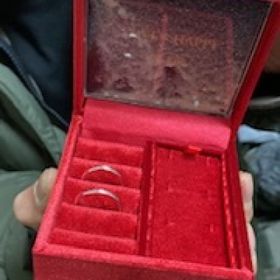 【THE KISS(ザ・キッス)の口コミ】 シンプルで四六時中つけていられるものを求めていた為こちらを選びました…