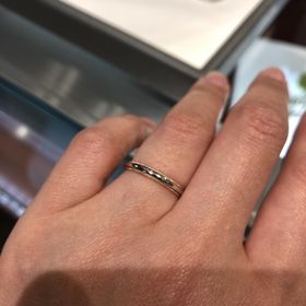 【MIKIMOTO(ミキモト)の口コミ】 コンビネーションで探していた時にこの指輪を見つけ、シンプルさと、あと…