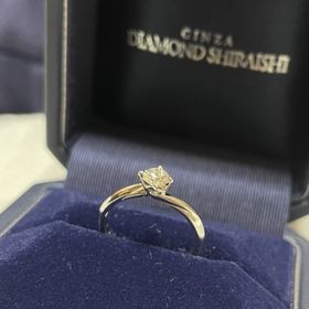 【銀座ダイヤモンドシライシの口コミ】 私は店にある数あるダイヤモンドを出してもらい直感を信じてダイヤモンド…