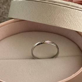 【insembre(インセンブレ)】の口コミ 艶消しと艶があるデザインが気に入りました。
また、ダイヤが少し入ると普...