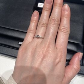 【ラザール ダイヤモンド(LAZARE DIAMOND)の口コミ】 デザインが素敵だった。元々、真ん中にダイヤモンド、両側にメレダイヤつ…