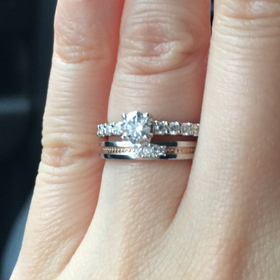 【アイプリモ(I-PRIMO)の口コミ】 婚約指輪はやっぱりギラギラがいいと思い、何店舗か同じようなデザインで…