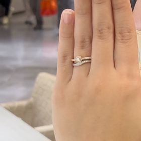 【ヴァンドーム青山(VENDOME AOYAMA)の口コミ】 　妻が着けて似合っていて本当に良かった。
　ダイヤモンドが散らばってい…