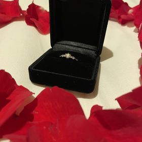 【DIYARTH(ディヤース)の口コミ】 5石のリングにこだわり、探していたところディヤースさんで希望のリングを…