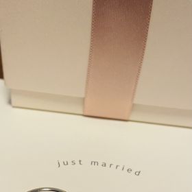 【アイプリモ(I-PRIMO)の口コミ】 プラチナとペールブラウンゴールドにダイヤがセットされたリングで肌馴染…