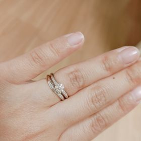 【宝寿堂(ほうじゅどう)の口コミ】 【ダイヤの品質とデザイン】
婚約指輪については、なくても良いかな...高…