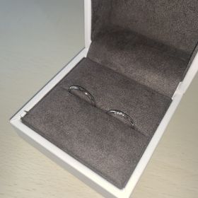 【One&Only(ワンアンドオンリー)の口コミ】 何個か指輪を試着して鏡で見て2人で話し合って決めました。私たちが買った…