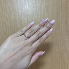 【ラザール ダイヤモンド【取扱店販売】の口コミ】 婚約指輪との重ね付けがしたくてこのデザインにしました。結婚指輪だけで…