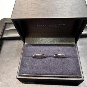 【ラザール ダイヤモンド(LAZARE DIAMOND)の口コミ】 ダイヤが3石あり、石が等間隔で空いているデザインが希望であった。なかな…