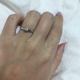 【STAR JEWELRY(スタージュエリー)の口コミ】 指輪を探す際、ダイヤがあまり突出していないこと、結婚指輪と重ね付けで…