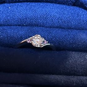 【TRECENTI(トレセンテ)の口コミ】 ダイヤモンドの枠が花の形になっていることで、可愛さもさることながら、…