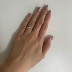 【ブルガリ(BVLGARI)の口コミ】 シンプルかつ、ダイヤモンドの存在感があるデザインであるところが素敵で…