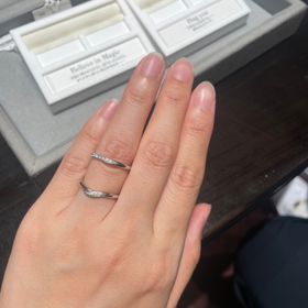 【ケイウノ ブライダル(K.UNO BRIDAL)の口コミ】 どちらもダイヤモンドがたくさんついているため、キラキラ輝いていて、指…