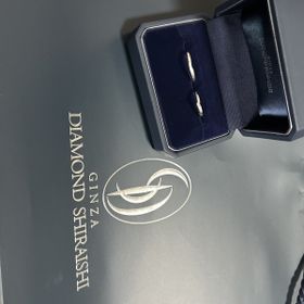 【銀座ダイヤモンドシライシの口コミ】 V字になっていた。新郎デザインがマットと光沢の交互で可愛かった。
新婦…