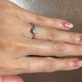 【エクセルコダイヤモンド(EXELCO DIAMOND)の口コミ】 一粒の0.5カラットのダイヤモンドのデザインです。
ダイヤモンドのみを見…