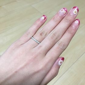 【エクセルコダイヤモンド(EXELCO DIAMOND)の口コミ】 指輪自体細めなデザインとダイヤがとてもキレイで、ダイヤが少なくてもキ…