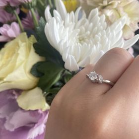 【俄(にわか)の口コミ】 指輪のデザインが他にはない変わったデザインで、すぐ
気に入りました。何…