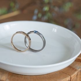 【Cayof(カヨフ)の口コミ】 レディース
■素材 K18シャンパンゴールド
■テクスチャー 鏡面
■リング幅 3…