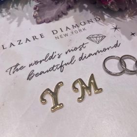 【ラザール ダイヤモンド(LAZARE DIAMOND)の口コミ】 私はブリスの3石、パートナーはレンブラントを購入しました。
パートナー…