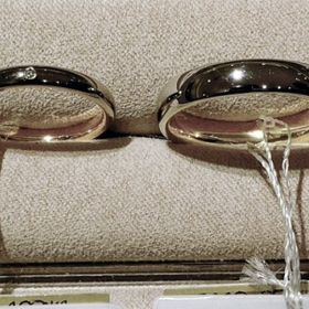 【FISCHER(フィッシャー)の口コミ】 表側がプラチナ・内側がゴールドのツートンカラーとなっているのですが、…