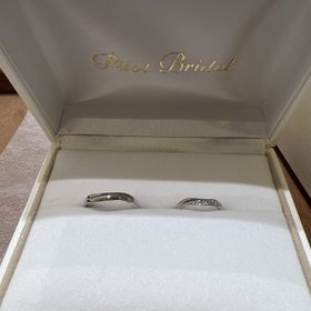 【PILOT BRIDAL(パイロットブライダル)の口コミ】 シンプルではありますが、存在感がある指輪で、男性、女性の指輪両方のデ…
