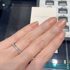 【ラザール ダイヤモンド(LAZARE DIAMOND)の口コミ】 ハーフエタニティで、表面に凹凸がないダイヤ埋め込み式の結婚指輪を探し…