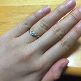 【Mariage ent(マリアージュエント)の口コミ】 プロポーズの時に仮の婚約指輪を渡して、OKをもらった後に彼女の好きな指…