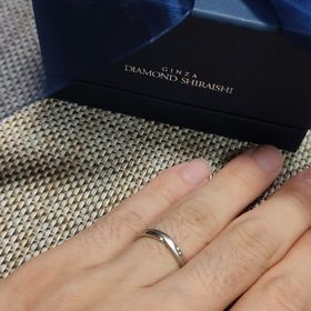 【銀座ダイヤモンドシライシの口コミ】 指輪のデザインは、つや消しがとても気に入った。
他に提示していただいた…