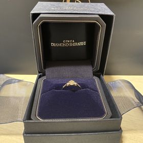 【銀座ダイヤモンドシライシの口コミ】 デザインが可愛くて、ダイヤが３つ並んでるので華やかに見える点がとても…