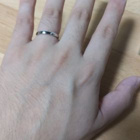 【和光ブライダルブティックギンザの口コミ】 プラチナでシンプルなデザインながらも光沢が美しくしっかりと主張できて…