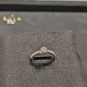 【GALA JEWELRY(ガラジュエリー)の口コミ】 ハーフエタニティリングが良いと思い探していた。ダイヤにも拘りたく、ダ…