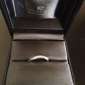 【ラザール ダイヤモンド(LAZARE DIAMOND)の口コミ】 結婚情報誌で見た時からこの指輪に惹かれていました。シンプルだけど小さ…