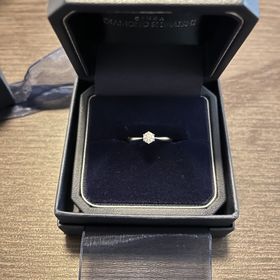 【銀座ダイヤモンドシライシの口コミ】 色々と店舗を見てきたけれど、まずダイヤの輝きが1番綺麗に思いました。ま…