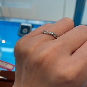 【【閉業】フラー・ジャコー(FURRER-JACOT)の口コミ】 鍛造製法です。ゆるめのVカーブなので、指が細長くみえる効果があると思い…