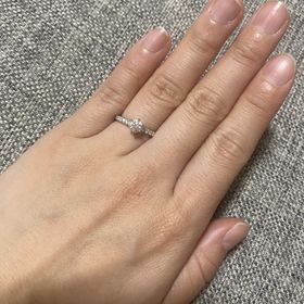 【俄(にわか)の口コミ】 ダイヤの周りにもダイヤがあるタイプが好みであったためドンピシャな指輪…