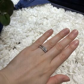 【ショーメ(CHAUMET)の口コミ】 結婚指輪、婚約指輪ともデザインが1番気に入ったのでこちらに決めました。…